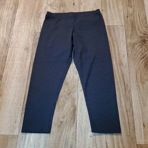 🌈3/$10 Dark Gray Capri Leggings